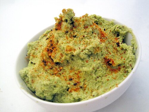 Edamame Hummus | www.spachethespatula.com #recipe