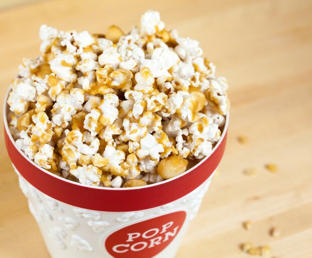 Macadamia Butter Crunch Popcorn | www.spachethespatula.com #recipe