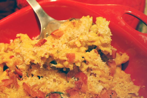 Pumpkin Mac & Cheese with Bacon | www.spachethespatula.com #recipe
