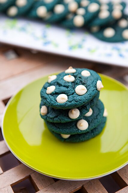 Blue Velvet White Chocolate Chip Cookies | www.spachethespatula.com #recipe