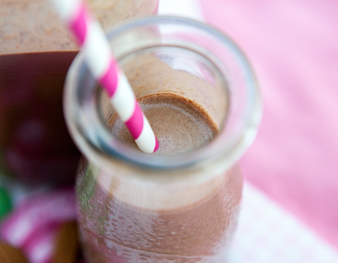 The BEST Chocolate Almond Milk | www.spachethespatula.com #recipe #vegan