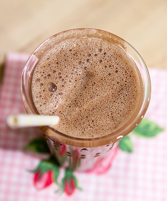 The BEST Chocolate Almond Milk | www.spachethespatula.com #recipe #vegan