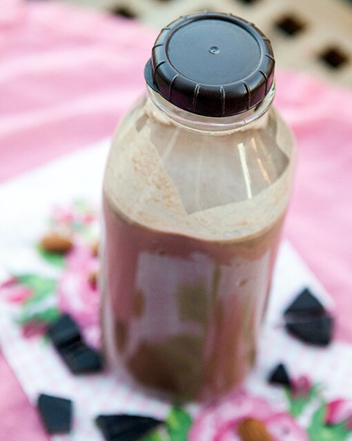 The BEST Chocolate Almond Milk | www.spachethespatula.com #recipe #vegan