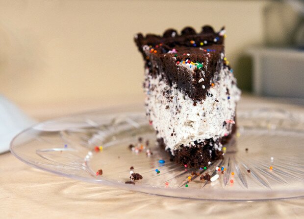 Giant Oreo Cake | www.spachethespatula.com #recipe
