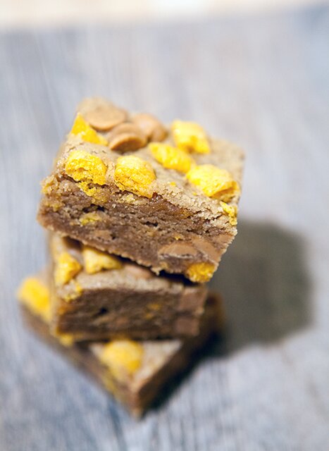 Peanut Butter Cap'n Crunch Bars | www.spachethespatula.com #recipe