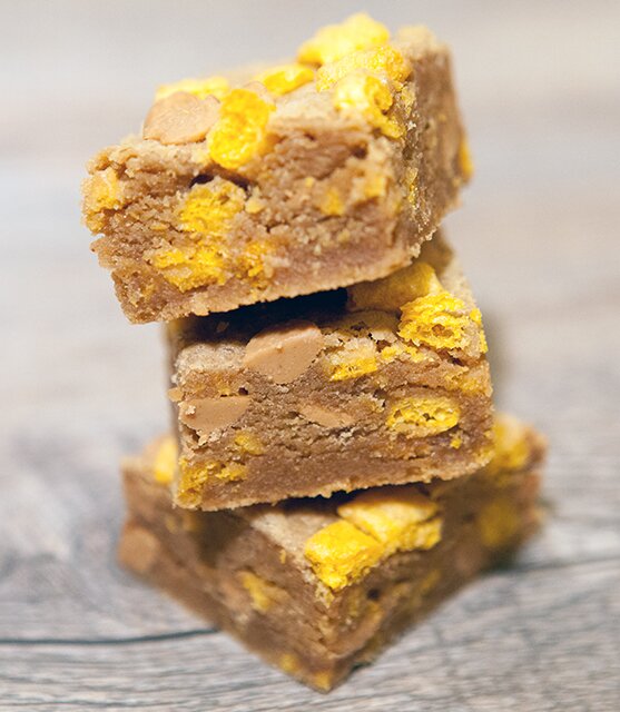 Peanut Butter Cap'n Crunch Bars | www.spachethespatula.com #recipe