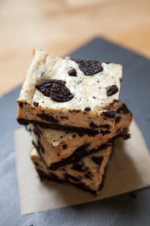 Cookies N' Cream Cheesecake Bars | www.spachethespatula.com #recipe