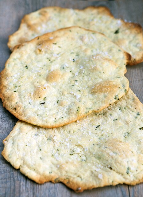Rosemary & Sea Salt Flatbread Crackers | www.spachethespatula.com #recipe