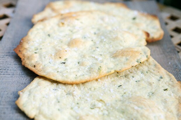 Rosemary & Sea Salt Flatbread Crackers | www.spachethespatula.com #recipe