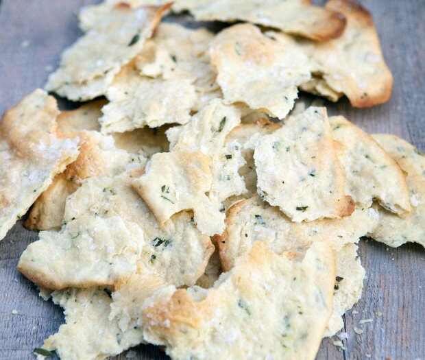 Rosemary & Sea Salt Flatbread Crackers | www.spachethespatula.com #recipe