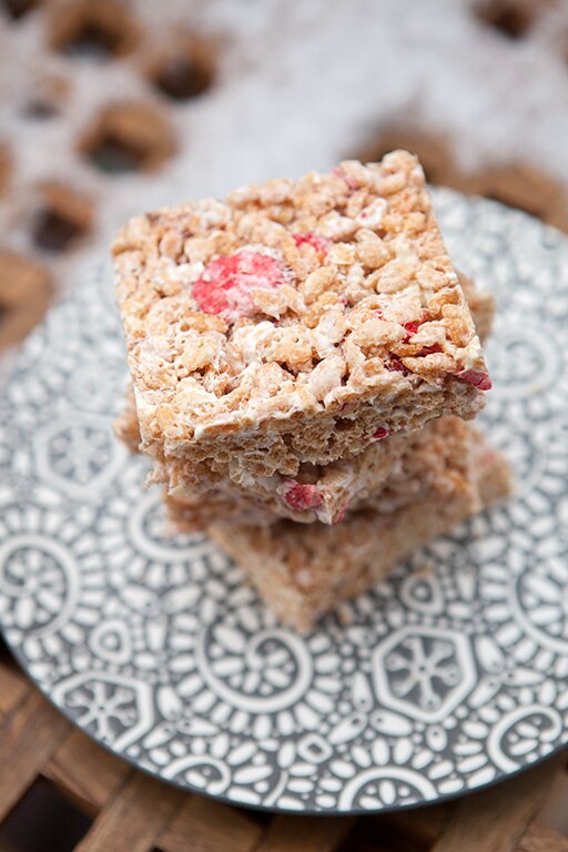 Strawberries & Cream Rice Crispies | www.spachethespatula.com #recipe