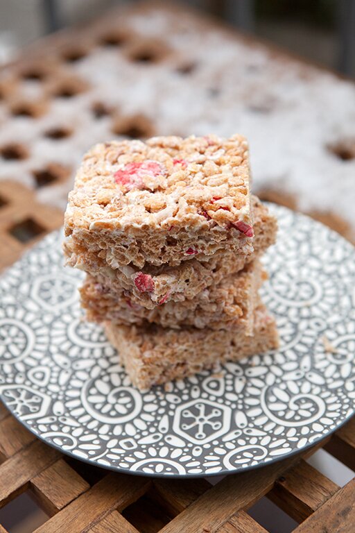 Strawberries & Cream Rice Crispies | www.spachethespatula.com #recipe