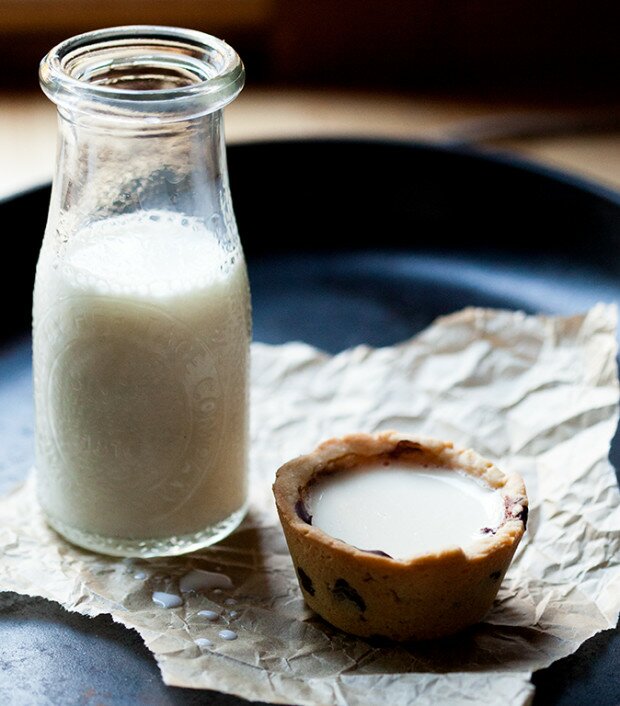 Chocolate Chip Cookie Cups with Panna Cotta Milk | www.spachethespatula.com #recipe