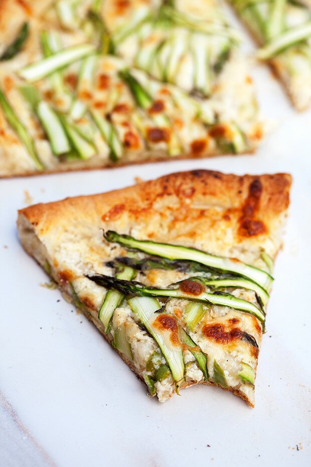 Asparagus Gruyere Pizza with Garlicky Whipped Ricotta | www.spachethespatula.com #recipe