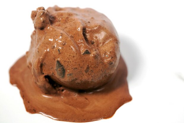 Chocolate Thin Mint Ice Cream | www.spachethespatula.com #recipe