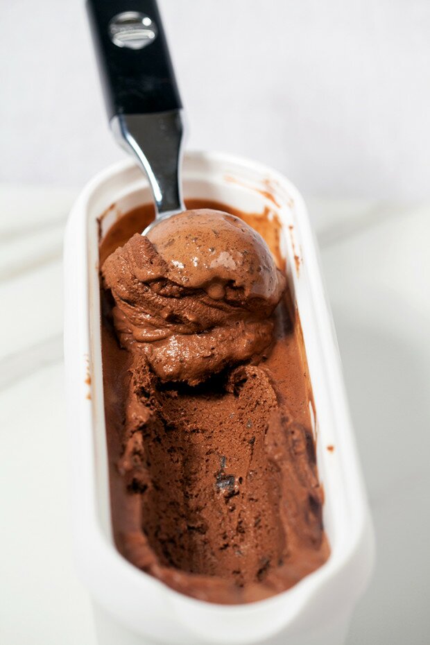 Chocolate Thin Mint Ice Cream | www.spachethespatula.com #recipe