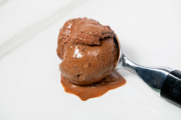 Chocolate Thin Mint Ice Cream | www.spachethespatula.com #recipe