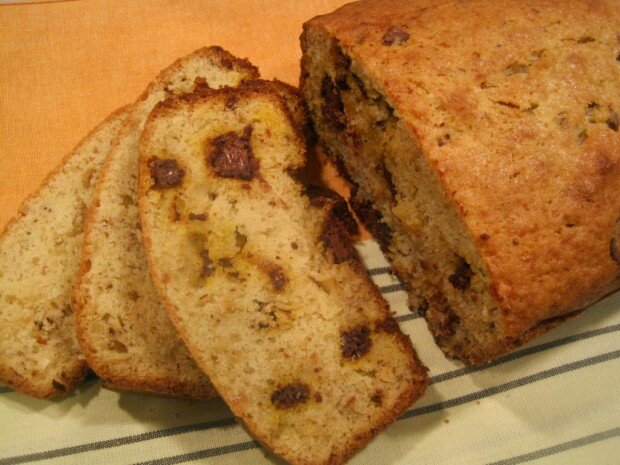 Curry Chocolate Chunk Banana Bread | www.spachethespatula.com