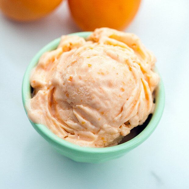 Honey Apricot Frozen Yogurt | www.spachethespatula.com #recipe