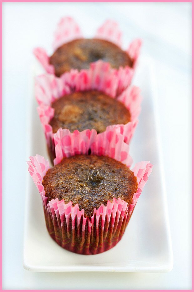 The BEST Banana Muffins with Dulce de Leche | www.spachethespatula.com #recipe