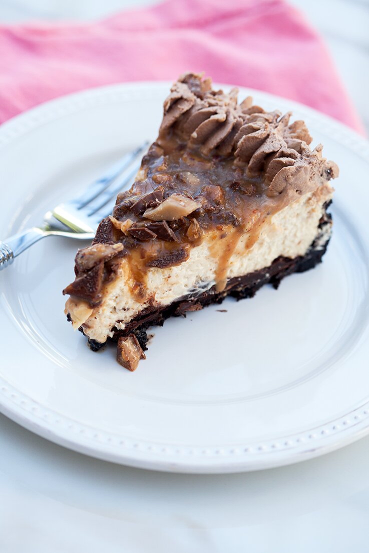Chocolate Toffee Caramel Cheesecake | www.spachethespatula.com #recipe