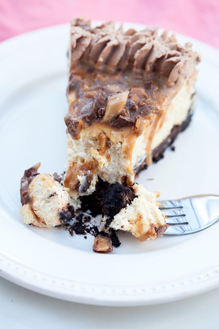 Chocolate Toffee Caramel Cheesecake | www.spachethespatula.com #recipe