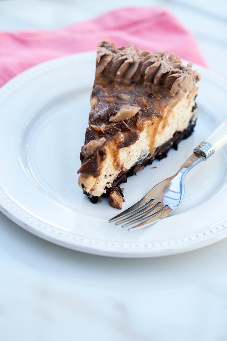 Chocolate Toffee Caramel Cheesecake | www.spachethespatula.com #recipe