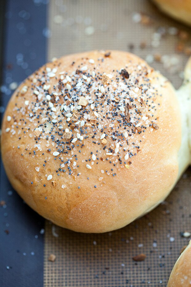 Everything Hamburger Buns | www.spachethespatula.com #recipe
