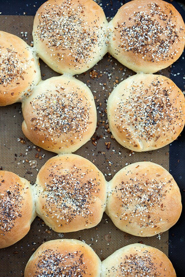 Everything Hamburger Buns | www.spachethespatula.com #recipe