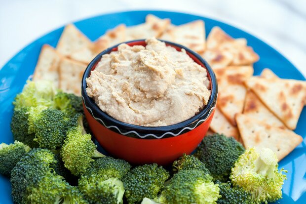Party Perfect Microwave Hummus | www.spachethespatula.com #recipe