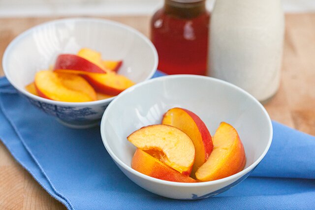 Peaches and Cream with Vanilla Bean-Zinfandel Caramel Sauce | www.spachethespatula.com #recipe