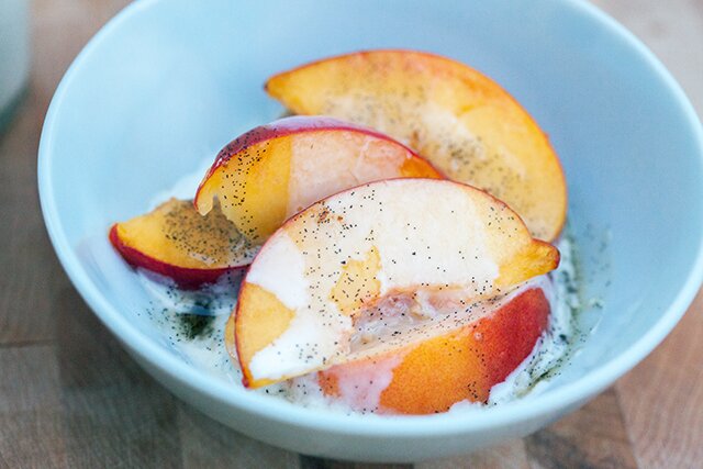 Peaches and Cream with Vanilla Bean-Zinfandel Caramel Sauce | www.spachethespatula.com #recipe