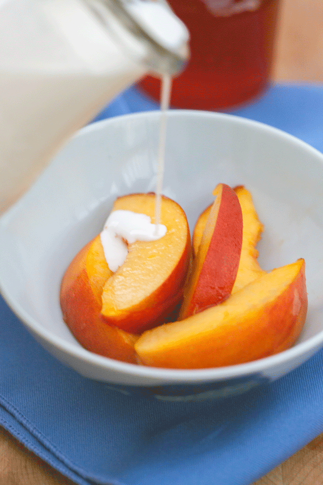 Peaches and Cream with Vanilla Bean-Zinfandel Caramel Sauce | www.spachethespatula.com #recipe