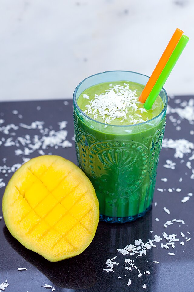 Tropical Green Smoothie | www.spachethespatula.com #recipe