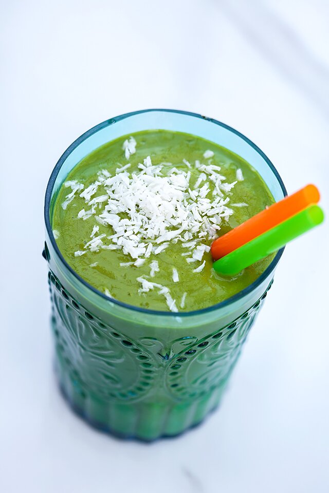 Tropical Green Smoothie | www.spachethespatula.com #recipe