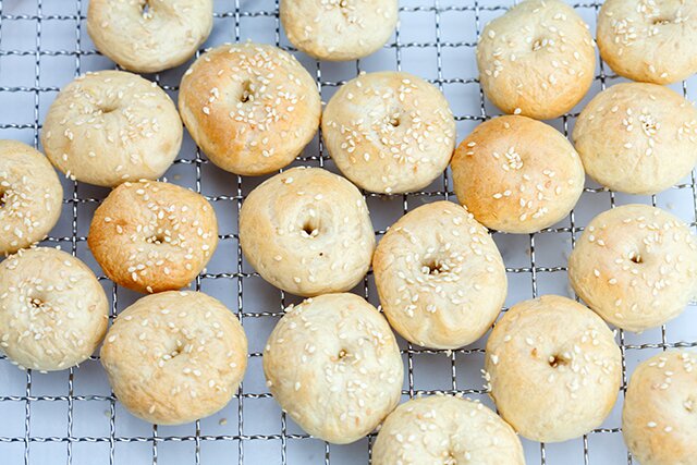 Homemade Bagel Bites | www.spachethespatula.com #recipe