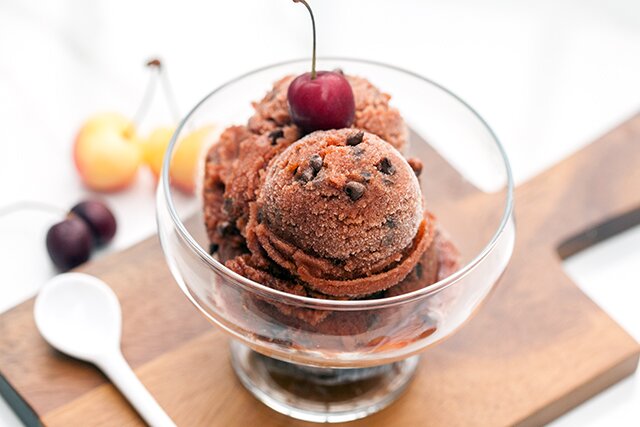 Cherry Chocolate Chip Sorbet | www.spachethespatula.com #recipe