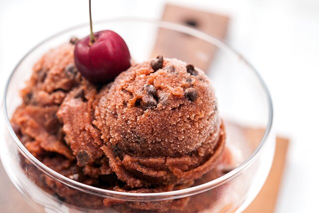 Cherry Chocolate Chip Sorbet | www.spachethespatula.com #recipe
