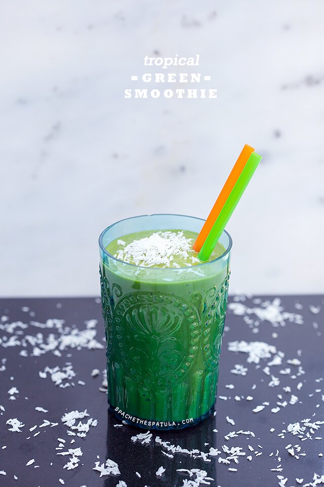 Tropical Green Smoothie | www.spachethespatula.com #recipe