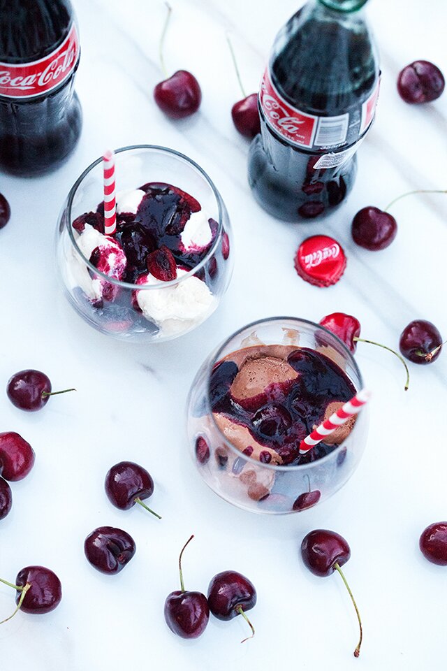 Fresh Cherry Cola Floats (with Vanilla or Chocolate Ice Cream) } www.spachethespatula.com #recipe