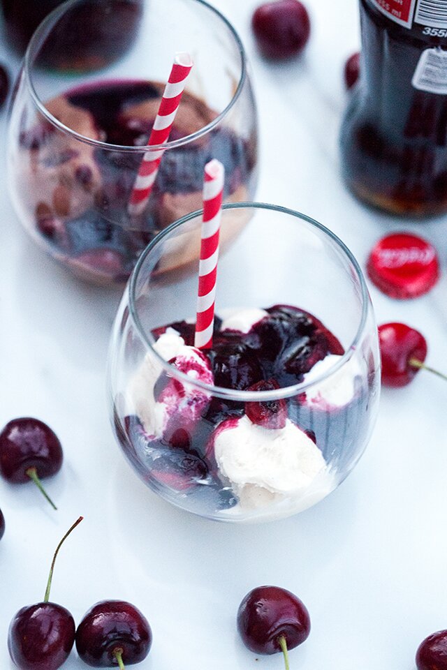 Fresh Cherry Cola Floats (with Vanilla or Chocolate Ice Cream) } www.spachethespatula.com #recipe