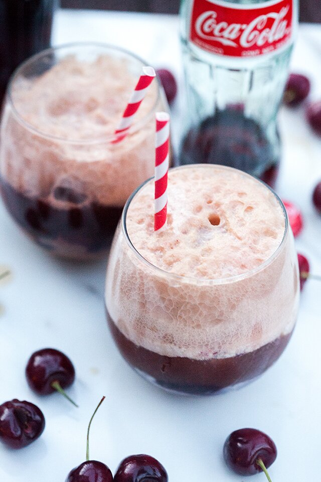 Fresh Cherry Cola Floats (with Vanilla or Chocolate Ice Cream) } www.spachethespatula.com #recipe