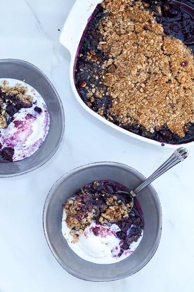 Maple Blueberry Crisp with Cinnamon-Almond Topping | www.spachethespatula.com #recipe