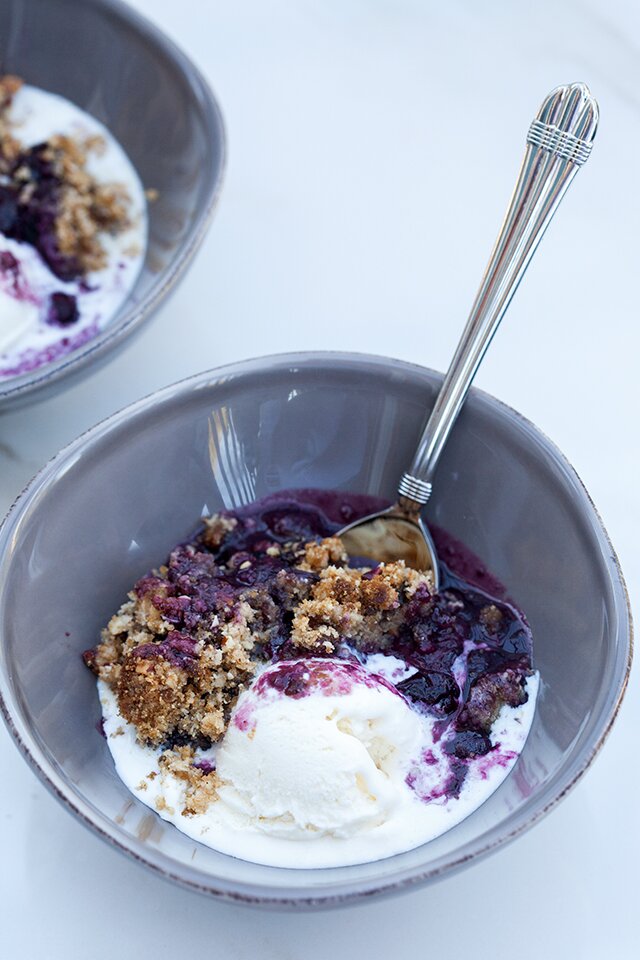 Maple Blueberry Crisp with Cinnamon-Almond Topping | www.spachethespatula.com #recipe