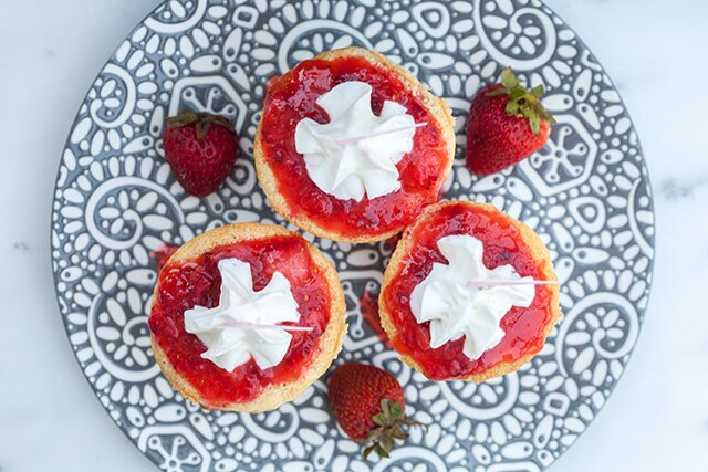 Smashing Strawberry Tres Leches Cupcakes | www.spachethespatula.com #recipe