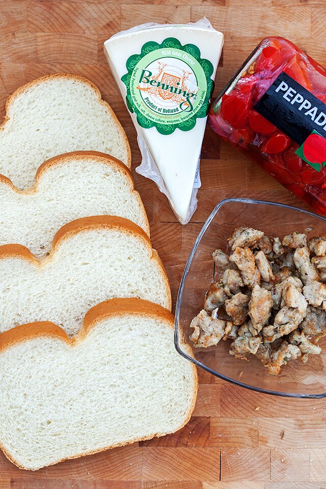 Rosemary Chicken Sausage, Peppadew Pepper, and Goat Gouda Grilled Cheese | www.spachethespatula.com #recipe