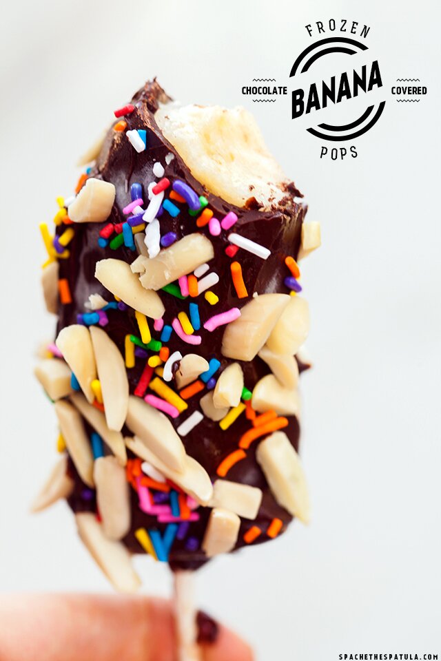 Frozen Chocolate-Covered Banana Pops | www.spachethespatula.com #recipe