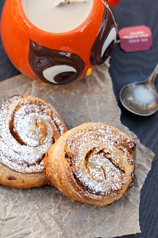 Spiced Pumpkin and Cream Cheese Puff Pastry Spirals | www.spachethespatula.com #recipe