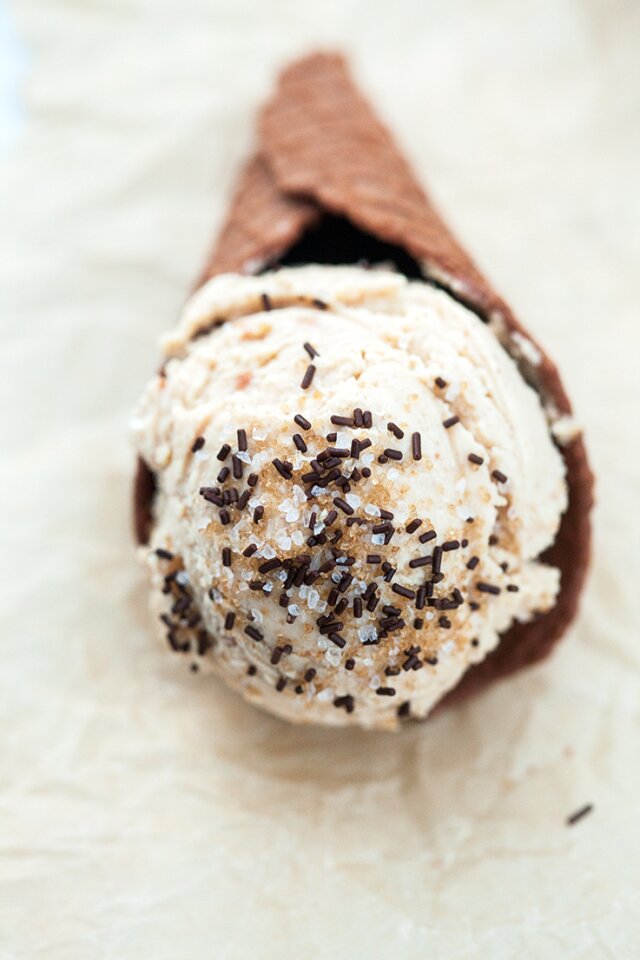Fluffy Peanut Butter and Honey Ice Cream with Chocolate Waffle Cones | www.spachethespatula.com #recipe