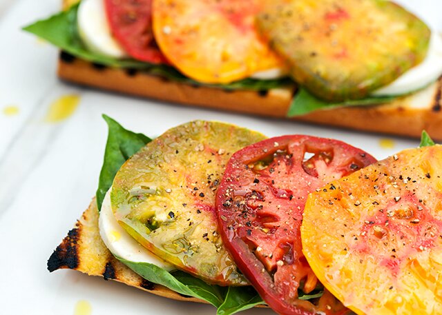 Heirloom Caprese Toasts with Truffle Salt | www.spachethespatula.com #recipe
